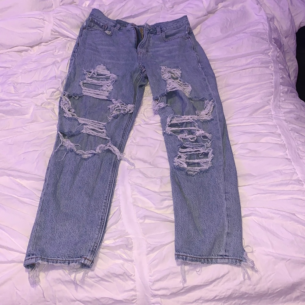 AMERICAN EAGLE RIPPED MOM JEANS (size 4 regular), used